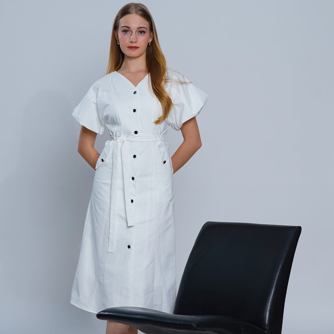 Lavínia Contrast Button Midi Dress with Flutter Sleeves